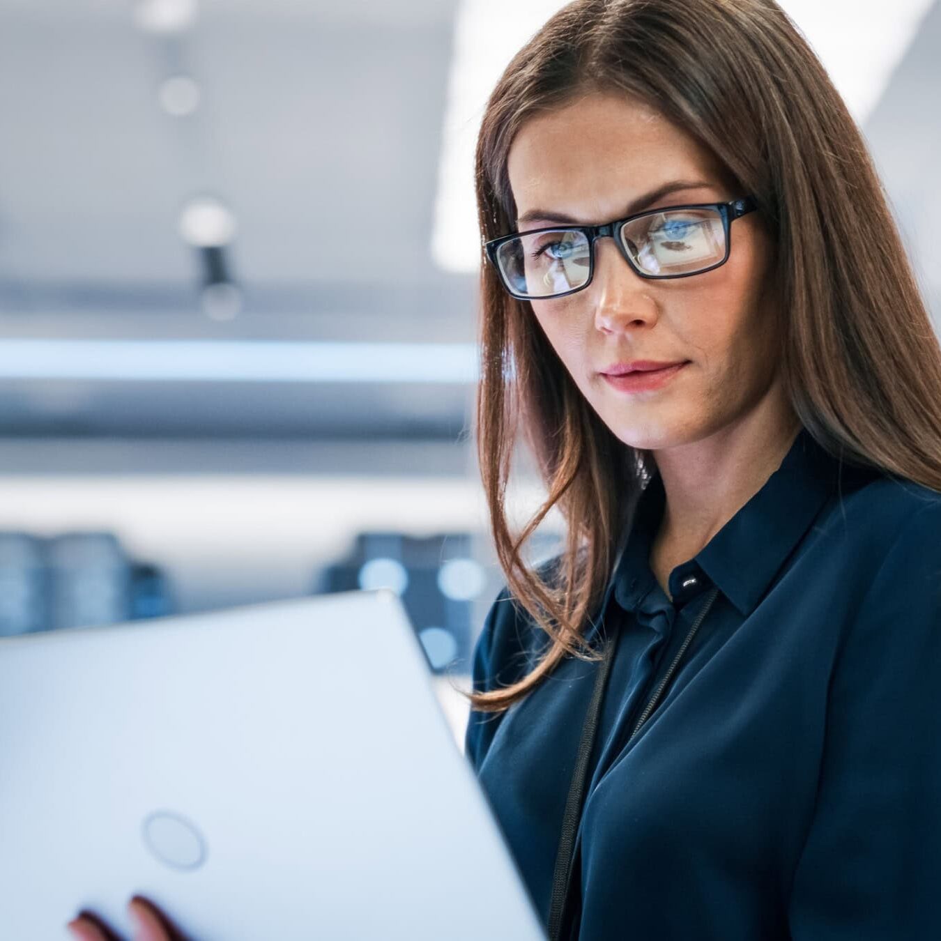 icf-credentialing-coaching-experience-verification A woman views her laptop to verify her coaching experience.
